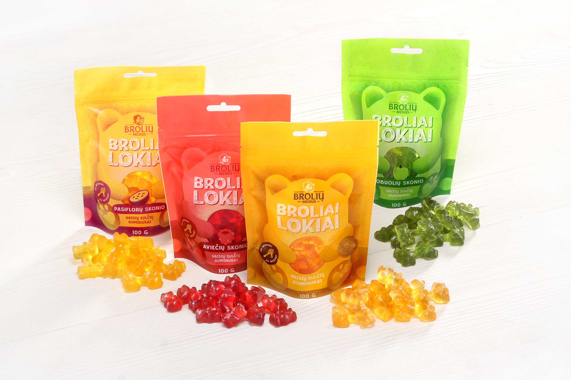 Pasifloru, ābolu, aveņu un augļu sulas gumijas „Brāļi lāči“ komplekts